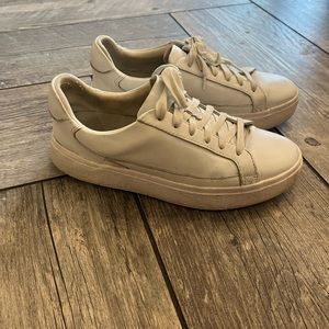 Kizik Vegas white sneaker size 7.5